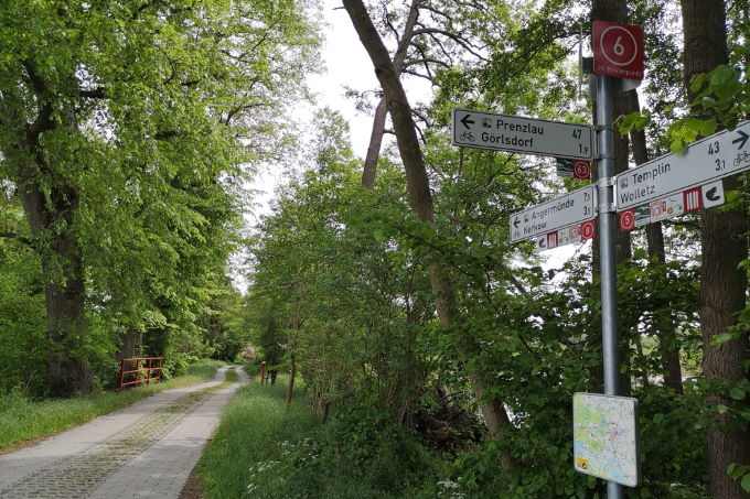 Am Knotenpunkt 6 können Sie in Richtung Kerkow nach einem Kilometer die Blumberger Mühle erreichen.